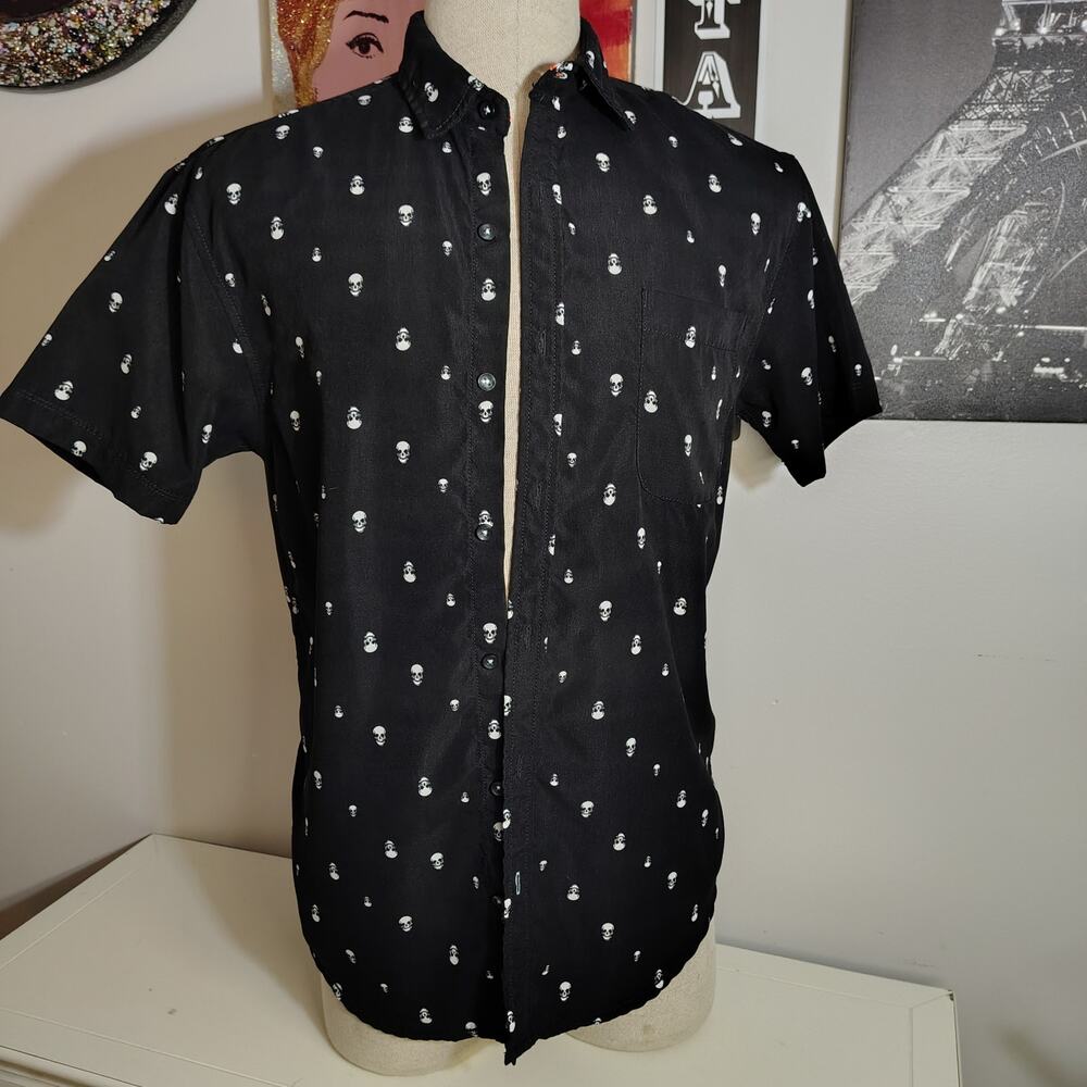 GEOMETRIX SUEDED SKULL BUTTON DOWN SHIRT - SIZE LARGE